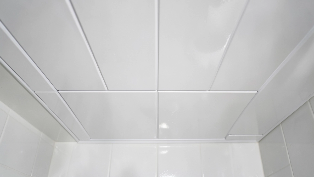 Panele PCV na sufit do łazienki