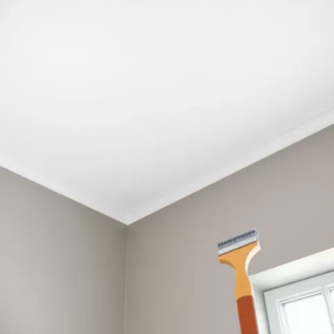 Jak malować ściany na styku z sufitem