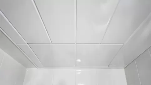 Panele PCV na sufit do łazienki