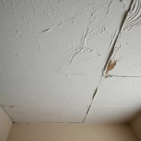 Sufit w bloku z wielkiej płyty