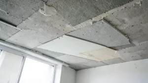 wyciszenie sufitu w bloku